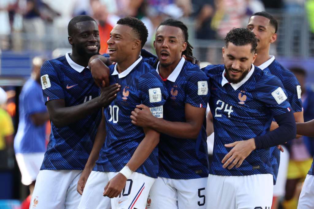 GR2261. NUEVA JERSEY (ESTADOS UNIDOS), 16/06/2026.- Kylian Mbappe (2-i) de Francia celebra un gol junto a sus compañeros este martes, en un partido del grupo I del Mundial de la FIFA 2026 entre Francia y Senegal en el estadio MetLife de Nueva Jersey (Estados Unidos). EFE/ Sebastiao Moreira