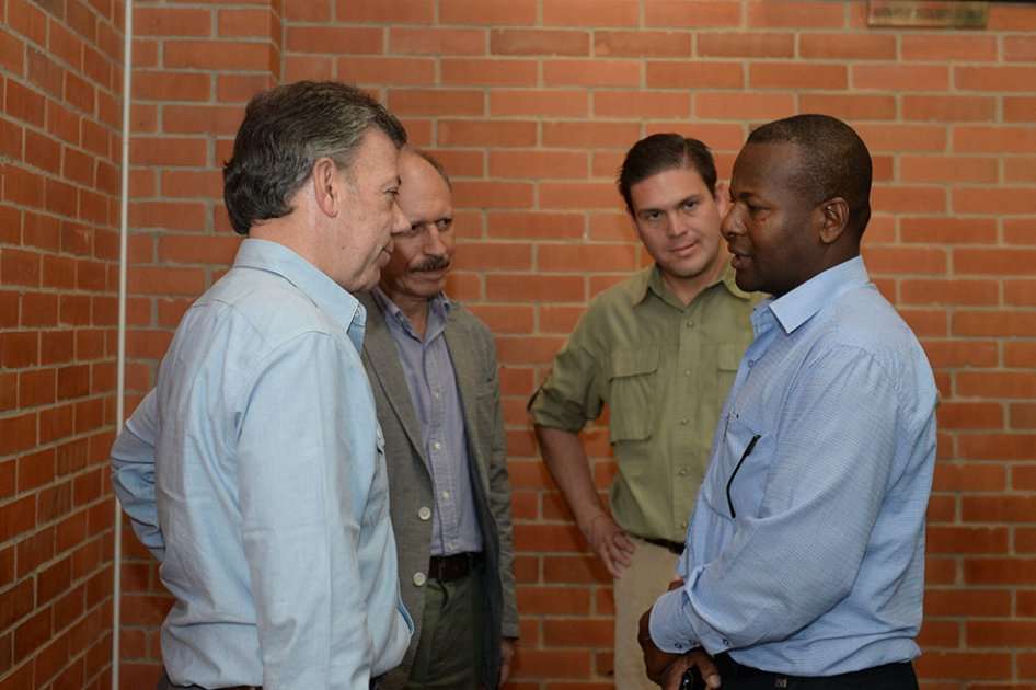 El Presidente Juan Manuel Santos reunido con el Ministro de Defensa, Juan Carlos Pinzón; el Gobernador del Cauca, Temístocles Ortega y el Alcalde del municipio de Buenos Aires, Elías Larrahondo. / Cortesía Presidencia de la República