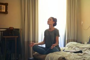 Meditación guiada para eliminar la ansiedad y el estrés laboral del día