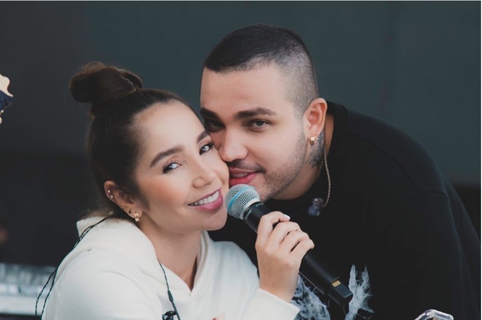 ¿Qué tal lo que dijo? La primogénita del cantante de música popular se sinceró a través de sus redes sociales y contó si se la lleva bien o no con la novia de su papá.