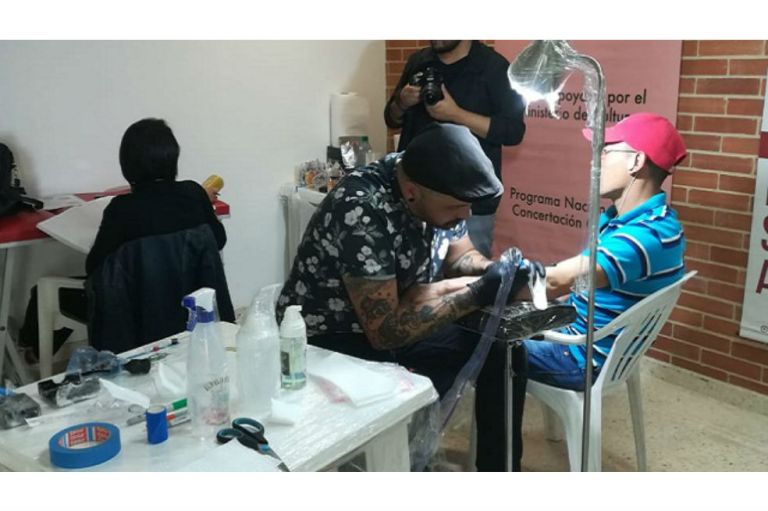 Lanzan en Bogotá campaña para corregir errores ortográficos en tatuajes