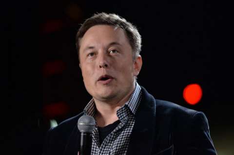 Tesla compraría plantas de General Motors