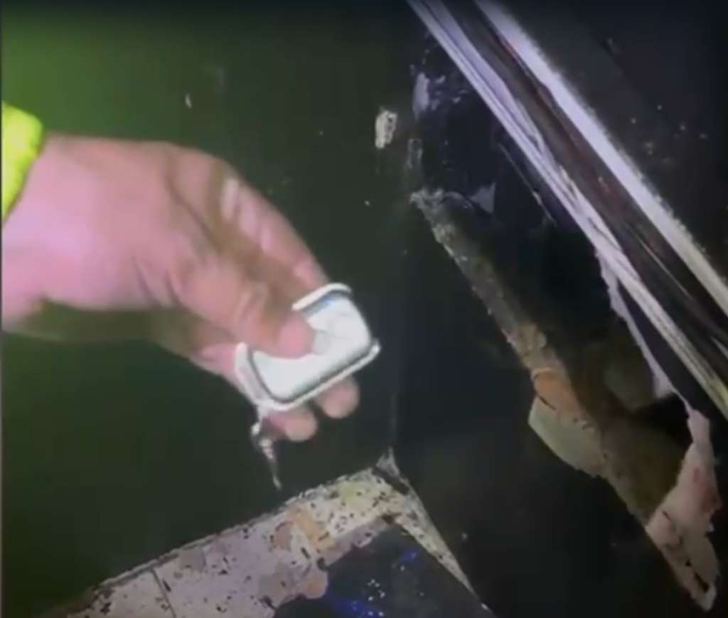 El escondite para esconder las sustancias ilícitas estaba automatizado con un control remoto.