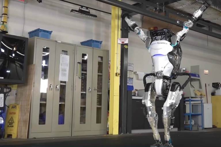 El robot que es capaz de imitar las piruetas de un gimnasta