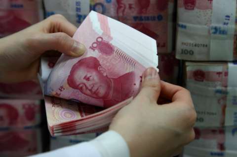 Materias primas bajan por la devaluación del yuan