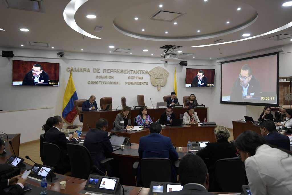 Socialización de las bases de la reforma de la salud, por parte del Ministerio de Salud mediante la presentación de diapositivas.
