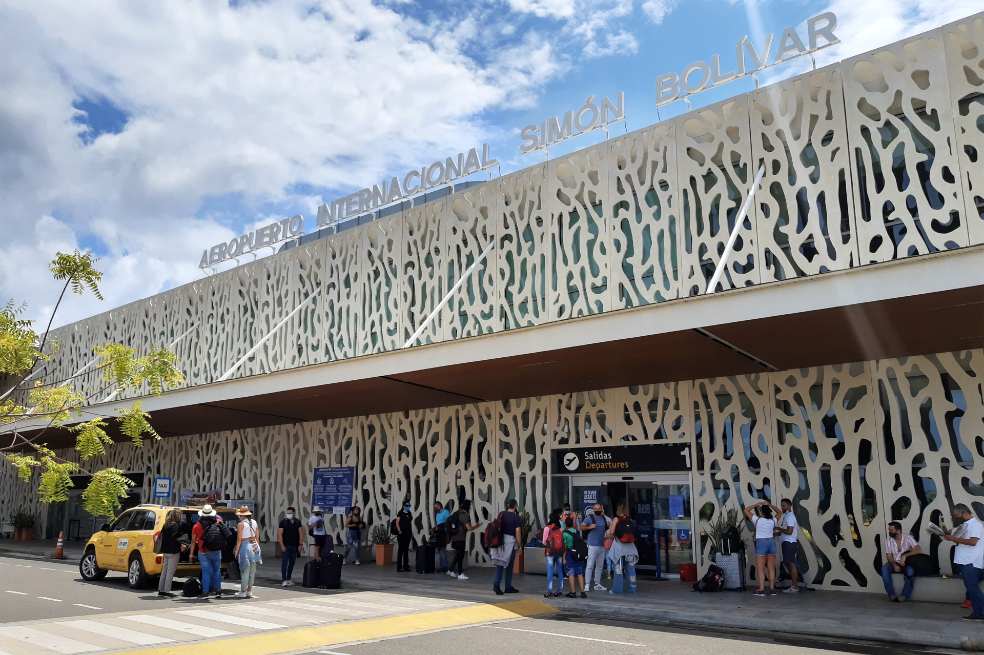 A pesar de que hubo meses en que el aeropuerto Simón Bolívar, de Santa Marta, estuvo cerrado, lo cual generó desempleo y pérdidas económicas para quienes viven del turismo en la bahía más linda de América, las personas son respetuosas con los viajeros, no se aprovechan de los precios y respetan el distanciamiento.