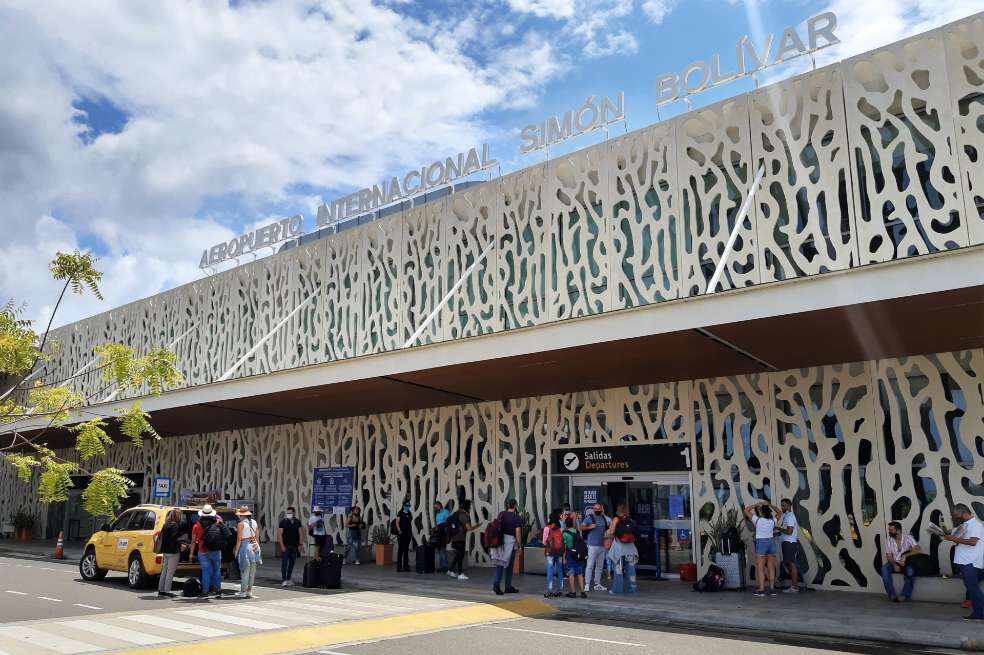 A pesar de que hubo meses en que el aeropuerto Simón Bolívar, de Santa Marta, estuvo cerrado, lo cual generó desempleo y pérdidas económicas para quienes viven del turismo en la bahía más linda de América, las personas son respetuosas con los viajeros, no se aprovechan de los precios y respetan el distanciamiento.