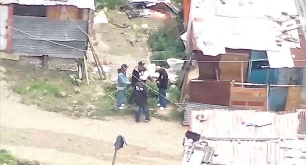 Durante el operativo, la Policía incautó 70 cápsulas de bazuco y dinero en efectivo que, al parecer, provenía de la venta de estupefacientes.