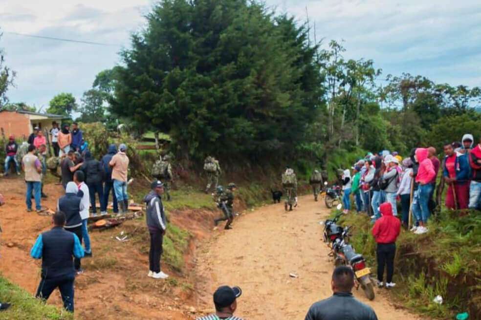 Las comunidades campesinas del Las comunidades campesinas del municipio de Cajibío (Cauca) sacaron de su territorio a miembros del Ejército. / Cortesía