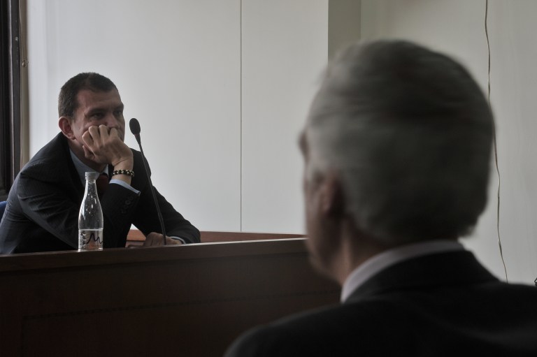 Según demostró la investigación del caso, el entonces alcalde de Bogotá, Samuel Moreno, junto con su hermano, el exsenador Iván Moreno, y el exconcejal Emilio Tapia, lideraron una red de corrupción en la ciudad que entregaba las licitaciones de obras a cambio de comisiones a contratistas.