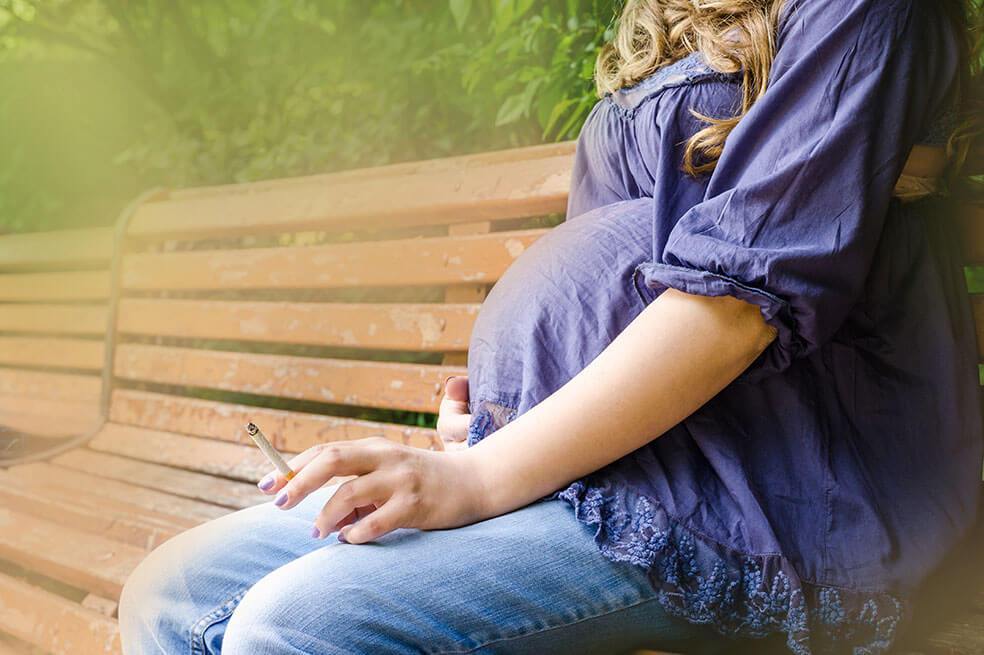 Fumar durante el embarazo puede dañar a futuro la fertilidad de la hija