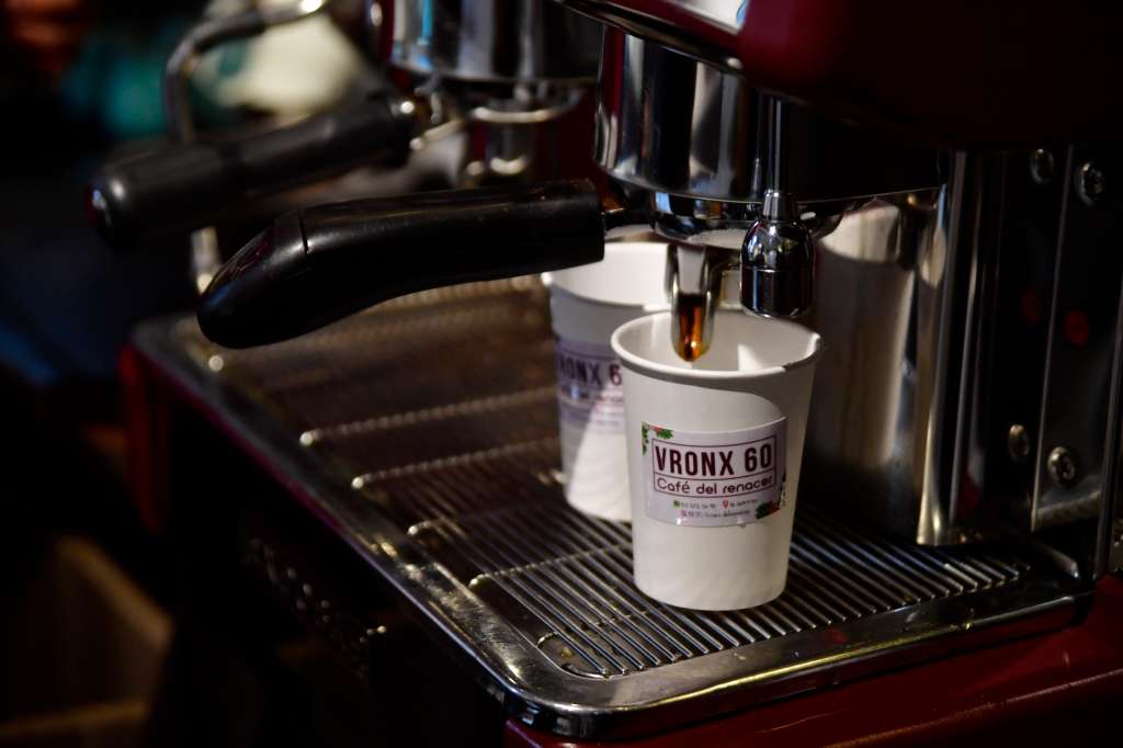 La historia del Café del Renacer Vronx 60, un relato que da cuenta de un episodio traumático para Bogotá y un renacer en medio de las cenizas.