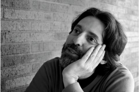 Neuman enaltece la poesía, la "emperatriz secreta" en el reino de la palabra