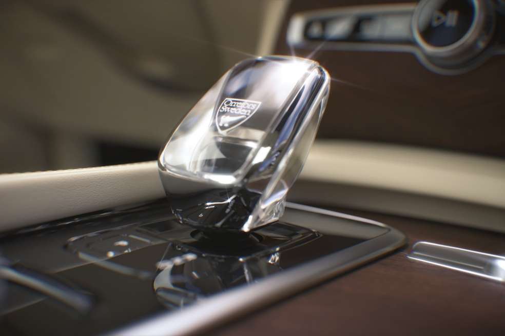 Palanca de cambios con cristal de Orrefors Sweeden en Volvo XC90 T8.