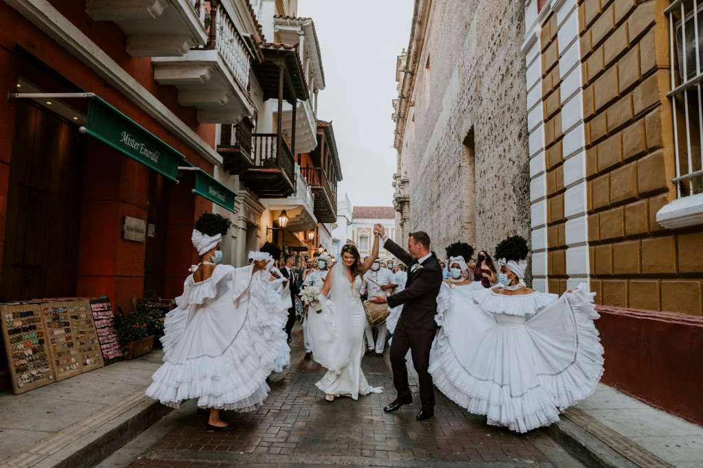 Entre las motivaciones que impulsan a las parejas a elegir a Colombia como el escenario para su evento, se destaca la apreciación de la belleza y las características particulares de las diferentes regiones.