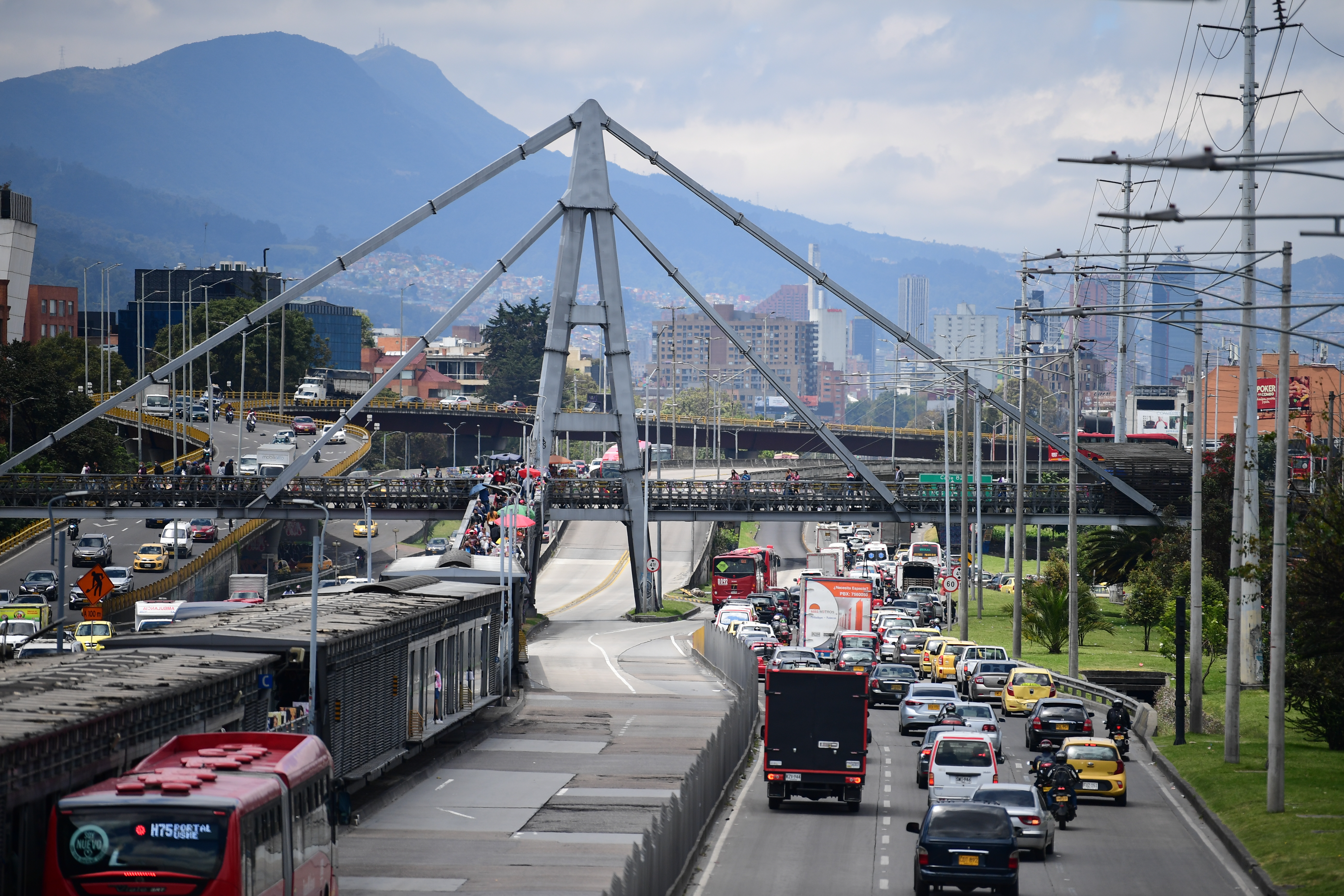 Tráfico pesado y múltiples trancones en varios puntos de la capital.