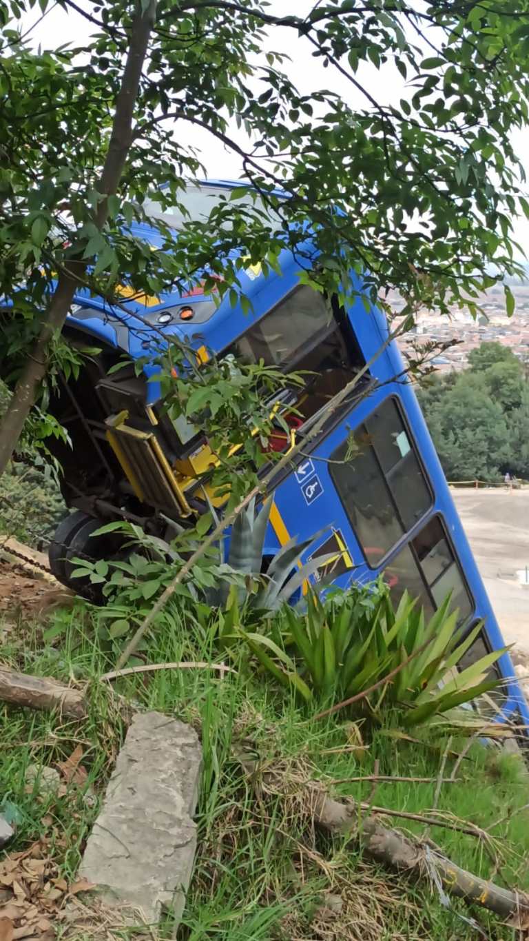 El predio al que cayó el bus pertenece a un patio taller de la empresa Sitp. / Cortesía.