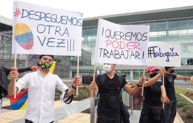 Para reactivar el sector —que provee cerca de 600.000 empleos directos e indirectos en el país—, el Gobierno le apostó a la apertura gradual con vuelos pilotos domésticos, que comenzaron desde el 21 de julio, con la ruta Bucaramanga-Cúcuta.