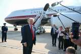 Trump prohíbe el acceso a la Casa Blanca a CNN, MSNOW y Politico por "noticias falsas"