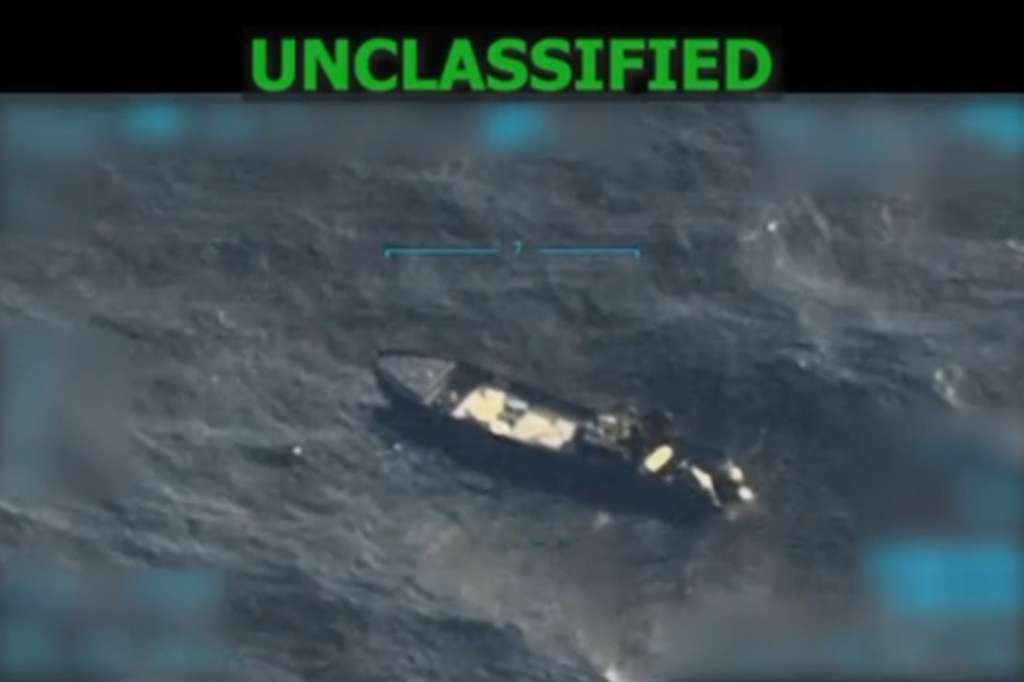 AME9959. WASHINGTON (ESTADOS UNIDOS), 15/09/2025.- Captura de video tomado de la red social Truth Social de la cuenta @realDonaldTrump del presidente de Estados Unidos, Donald Trump, donde se ve una embarcación en el mar Caribe. Estados Unidos atacó este lunes una segunda lancha en el mar Caribe que transportaba presuntamente a tres narcotraficantes venezolanos, anunció Trump. EFE/ @realdonaldtrump /SOLO USO EDITORIAL/NO VENTAS/SOLO DISPONIBLE PARA ILUSTRAR LA NOTICIA QUE ACOMPAÑA (CRÉDITO OBLIGATORIO)