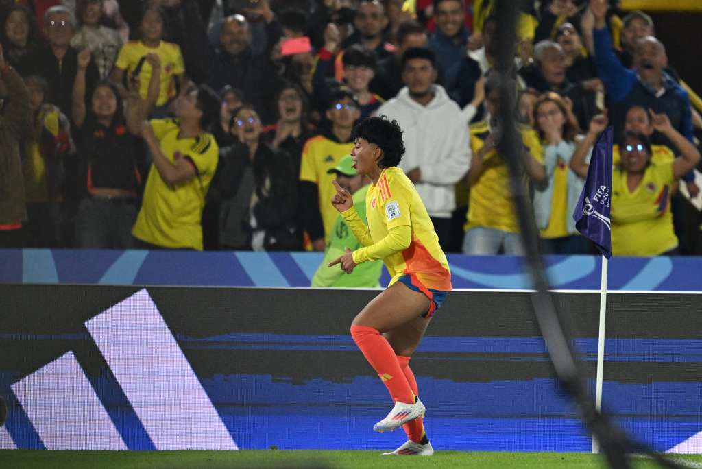 Yésica Muñoz celebra su gol con la selección femenina de Colombia.