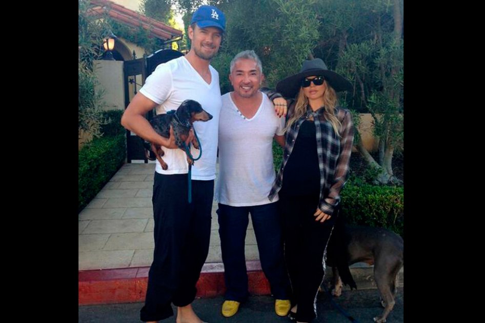Fergie, Josh Duhamel y César Millán (Twitter de Fergie). / Bang Showbiz