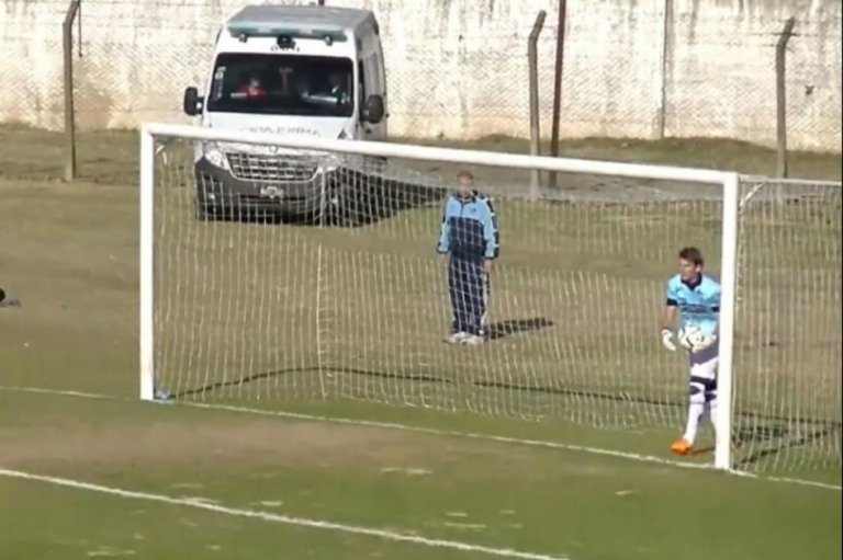 Portero anotó el autogol más insólito de los últimos años