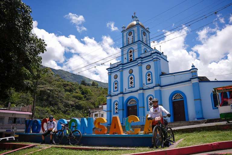 Consacá, Nariño. A los pies del volcán Galeras, Consacá combina cafetales, artesanías en paja toquilla e historia en un destino donde la naturaleza y las tradiciones siguen vivas.