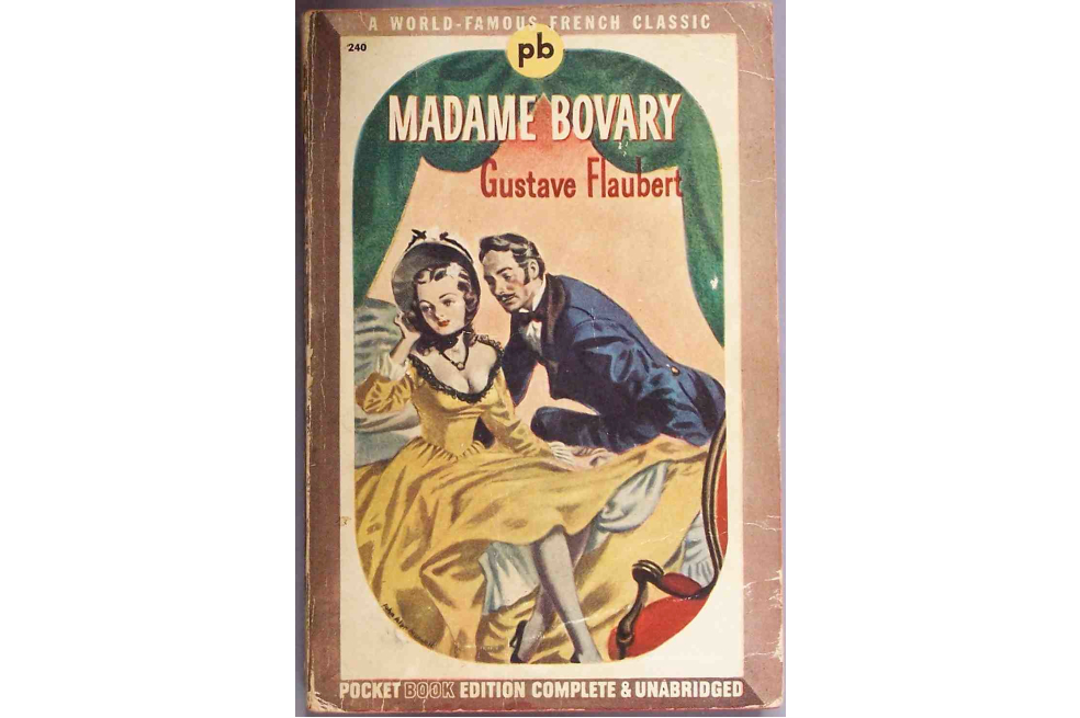 Portada del libro en la que sale una mujer en vestido amarillo y un hombre, al lado de ella, con traje azul.