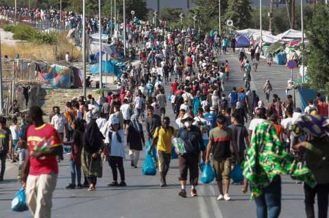 Grecia construye un campo de migrantes al que pocos quieren entrar