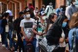 En imágenes: siguen las largas filas para tramitar el pasaporte en Bogotá