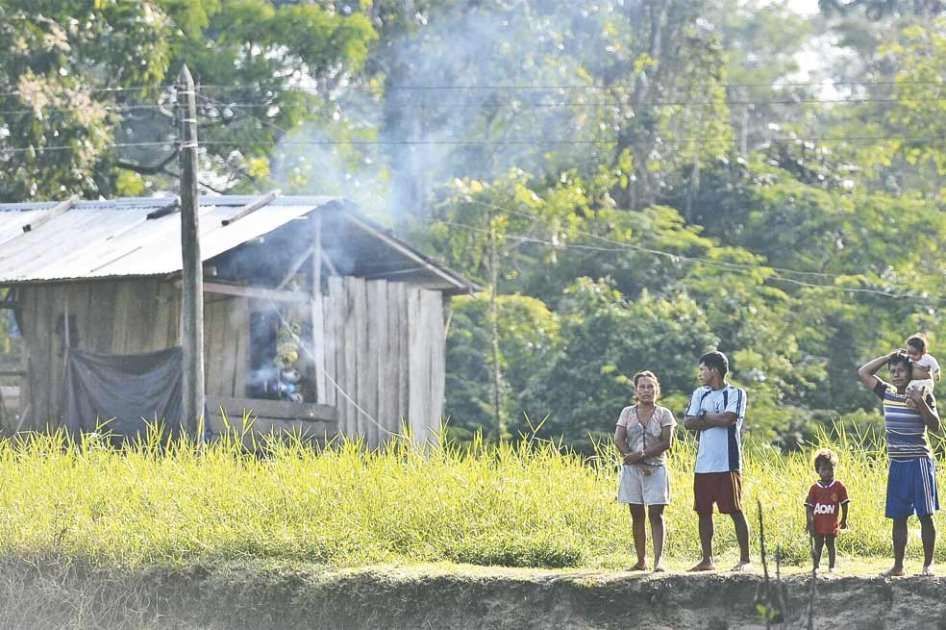 Las comunidades indígenas de Cauca, Risaralda y Amazonas, lugar donde se tomó esta foto, han sido las más afectadas con casos de suicidios. / Gustavo Torrijos - El Espectador