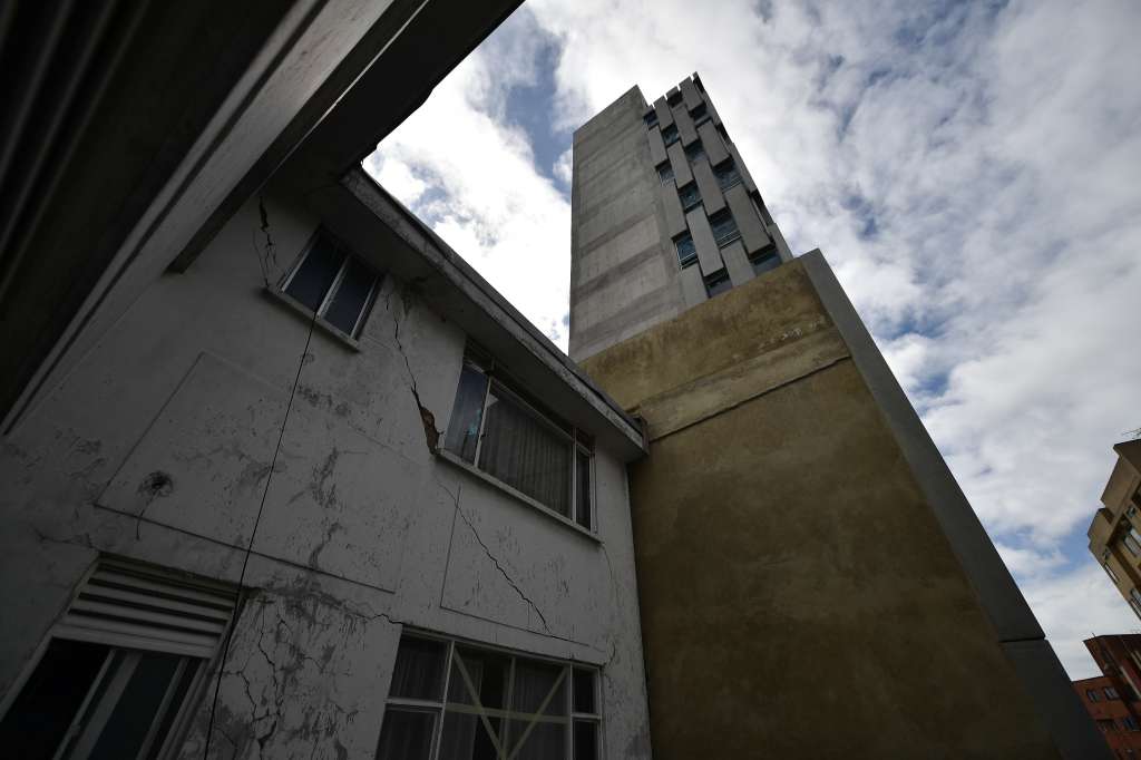 Afectaciones y grietas en edificio por construcción vecina en la localidad de Teusaquillo