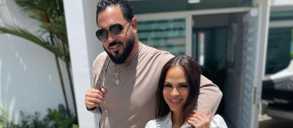 El productor Raphy Pina y Natti Natasha, la madre de su hija Vida Isabelle, cumplieron un año separados. El empresario y la artista publicaron mensajes de fortaleza.