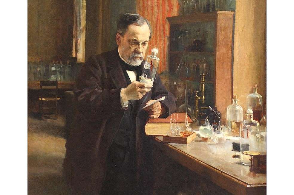 Louis Pasteur probó que las enfermedades se contagiaban por la transmisión de patógenos.