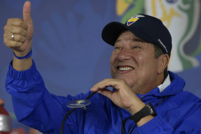«Bolillo» Gómez y una conferencia de prensa de 45 segundos