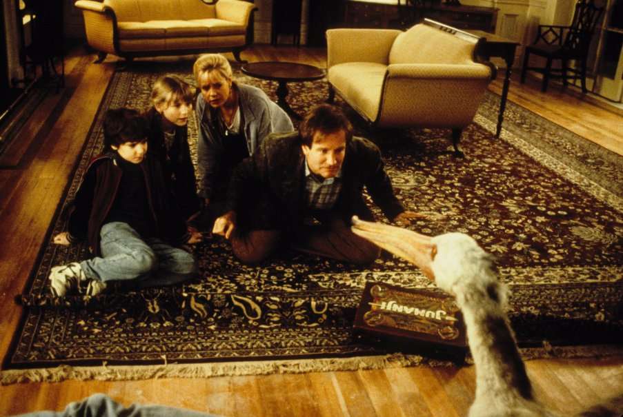 La cinta original de "Jumanji" (1995) narraba la historia de un niño que, tras comenzar una partida en un misterioso juego de mesa, quedaba atrapado en la selva. / Tomada de Imdb.com