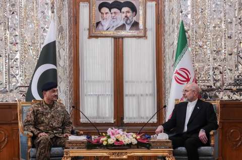 Irán rechaza diálogo con EE. UU. en Pakistán y crece la tensión por el alto el fuego