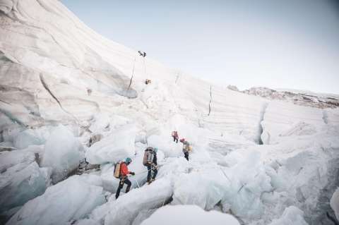 Los sherpas, los guías indispensables para quienes buscan subir al Everest