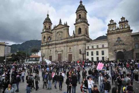 Reportan primeros disturbios en el centro de Bogotá por marchas del Día del trabajo