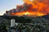 Chile: al menos ocho muertos y miles de evacuados por voraz incendio en Valparaíso