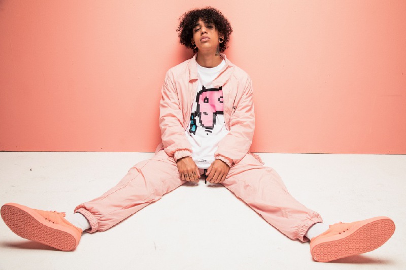 Micro TDH publicó su primer trabajo, “Sin coro”, en 2015, y hoy está por estrenar un álbum en el que contará buena parte de su historia. / Cortesía: Warner Music