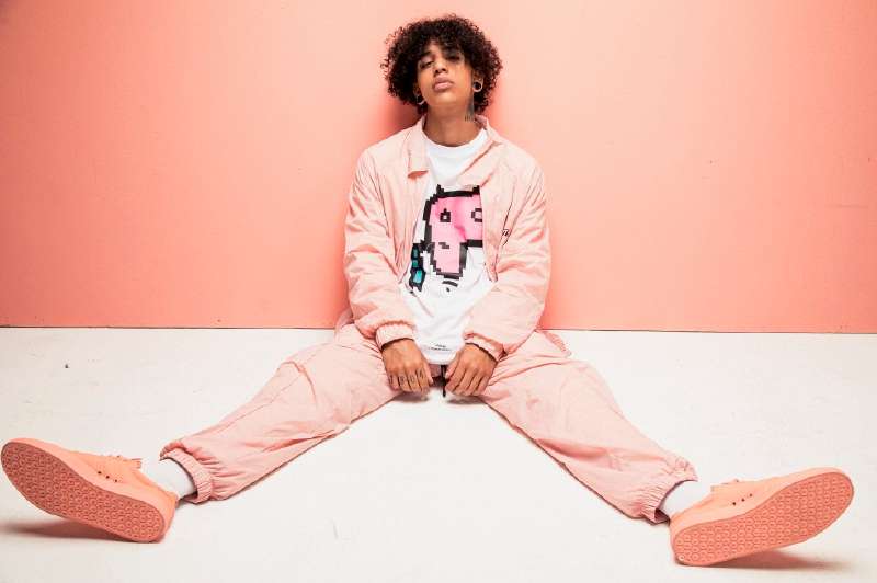 Micro TDH publicó su primer trabajo, “Sin coro”, en 2015, y hoy está por estrenar un álbum en el que contará buena parte de su historia. / Cortesía: Warner Music
