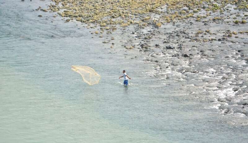 El agua del embalse de Hidroituango empezó a fluir por el vertedero pasadas las 8 de la noche del viernes pasado. /EFE