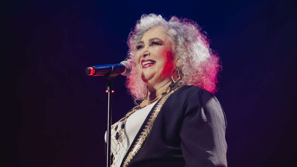 La cantante Amanda Miguel durante su presentación en la Plaza de Toros La Macarena en Medellín.