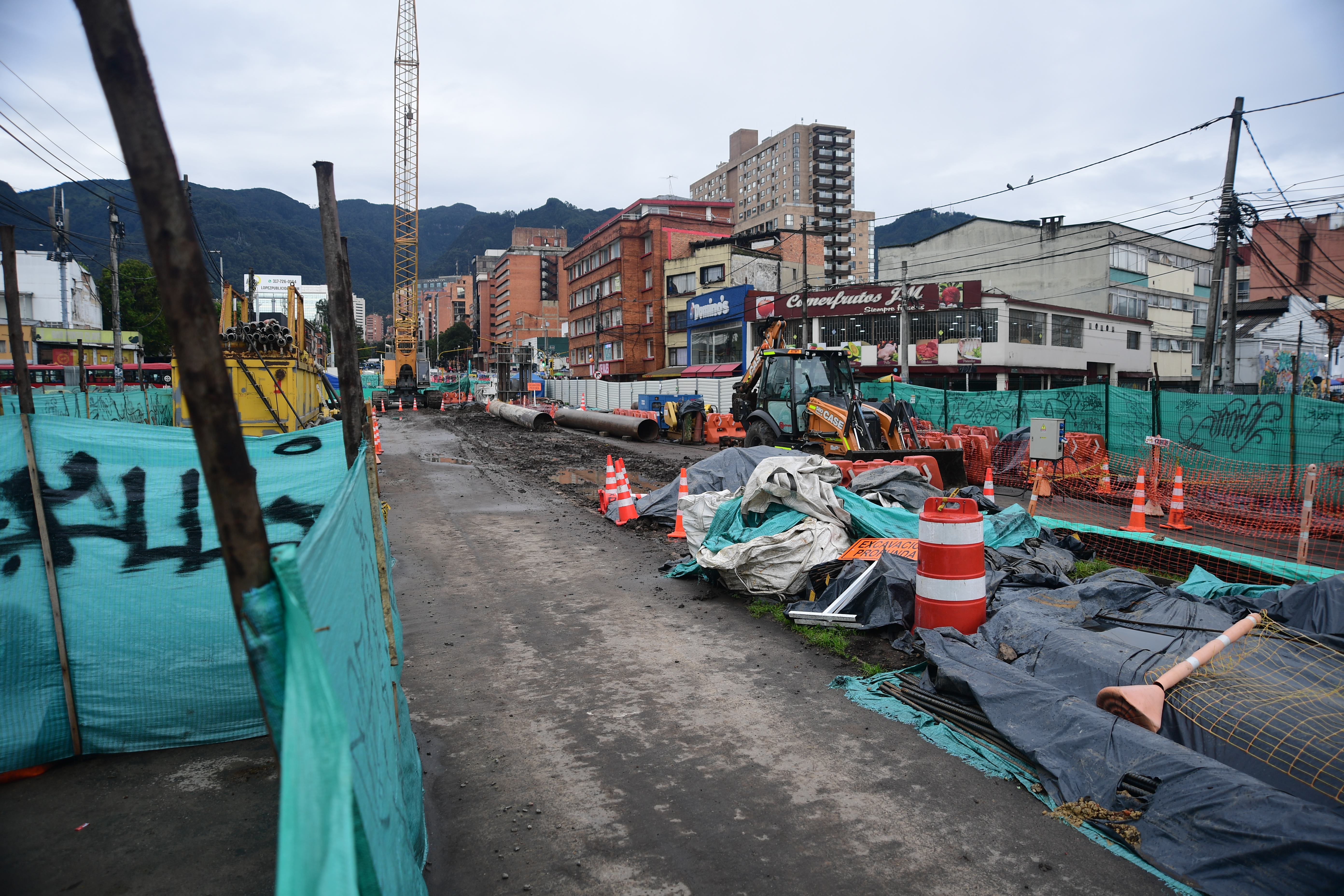 Obras para la construcción de la primera fase del Metro de Bogotá en la Calle 72 con avenida Caracas