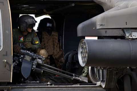 Liberados vuelan hacia base militar