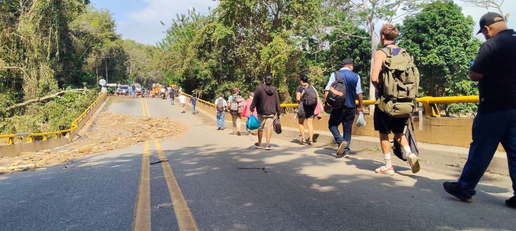 Puente Mendihuaca vía Magdalena- La Guajira