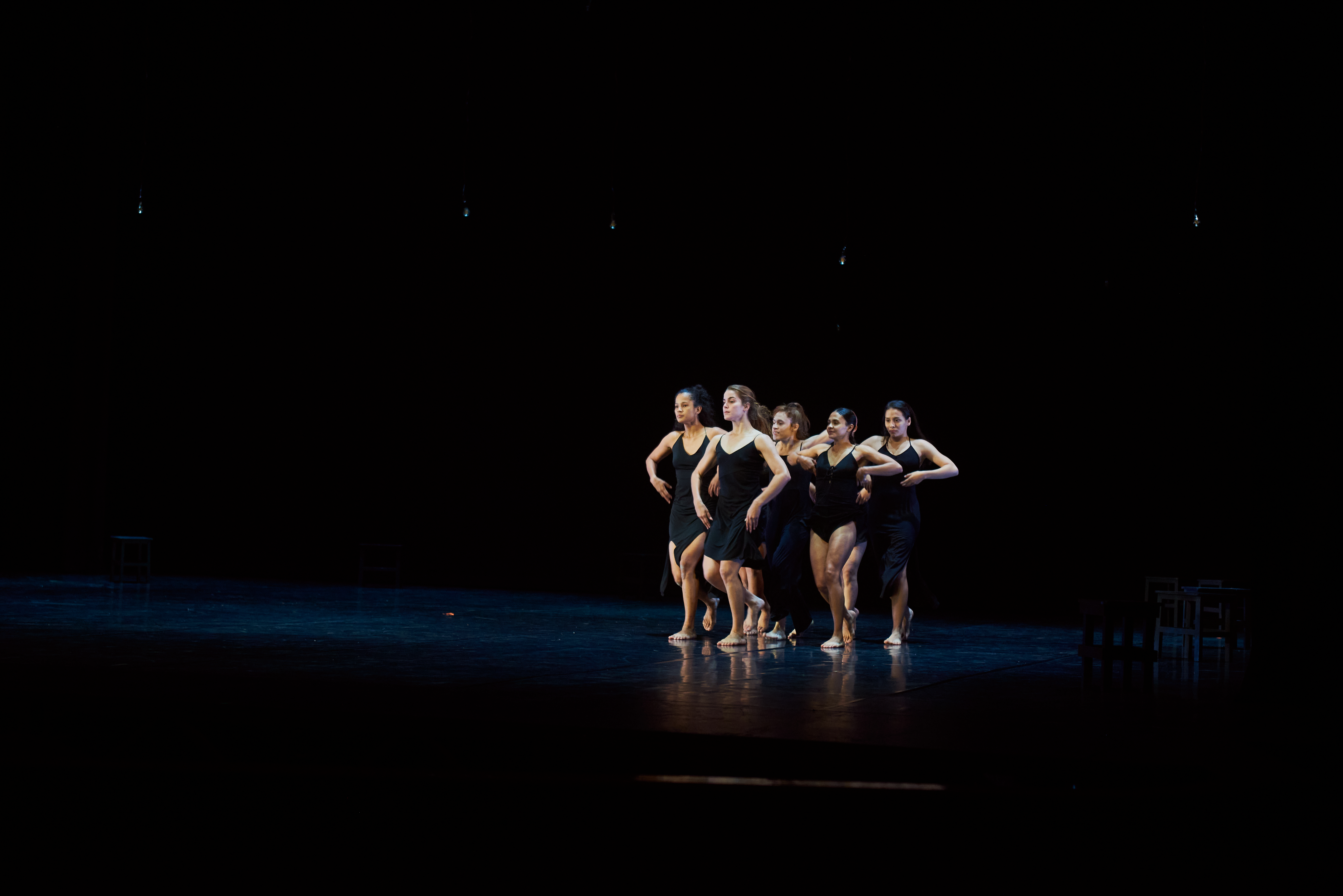 Recordando que la herramienta de la danza es el cuerpo y que aquella, en sí misma, es una acción política, Juan Pablo López, director artístico de la Bienal, es contundente cuando asegura que las artes escénicas son cruciales en el contexto actual del país, pues los artistas son quienes reescriben lo que está sucediendo.